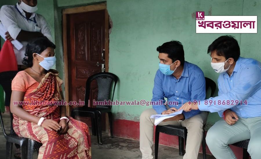 লক্ষীর ভান্ডার নিয়ে দুয়ারে পৌঁছলেন মহকুমা শাসক