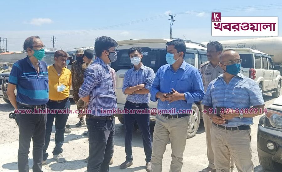 সরজমিনে গিয়ে ডালখোলা বাইপাস সমস্যার সমাধান করলেন মহকুমা শাসক
